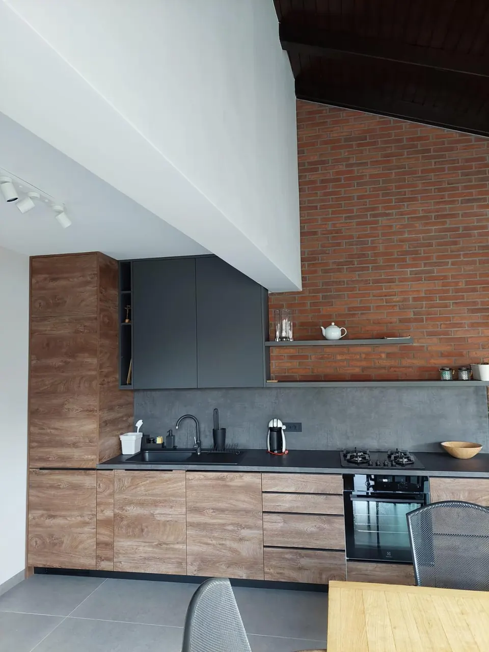 Kuhinja po mjeri s pažljivo odabranim materijalima i detaljima